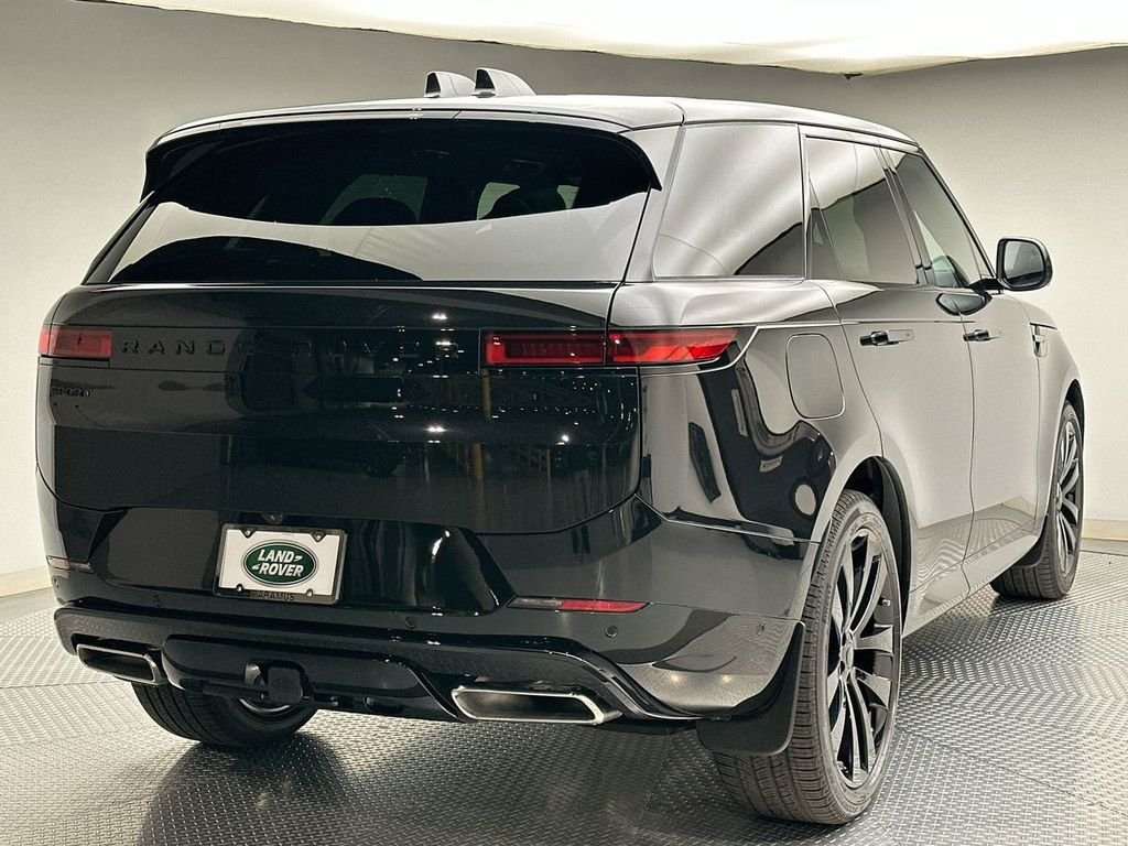 New 2026 Santorini Black Land Rover Dynamic SE image 3