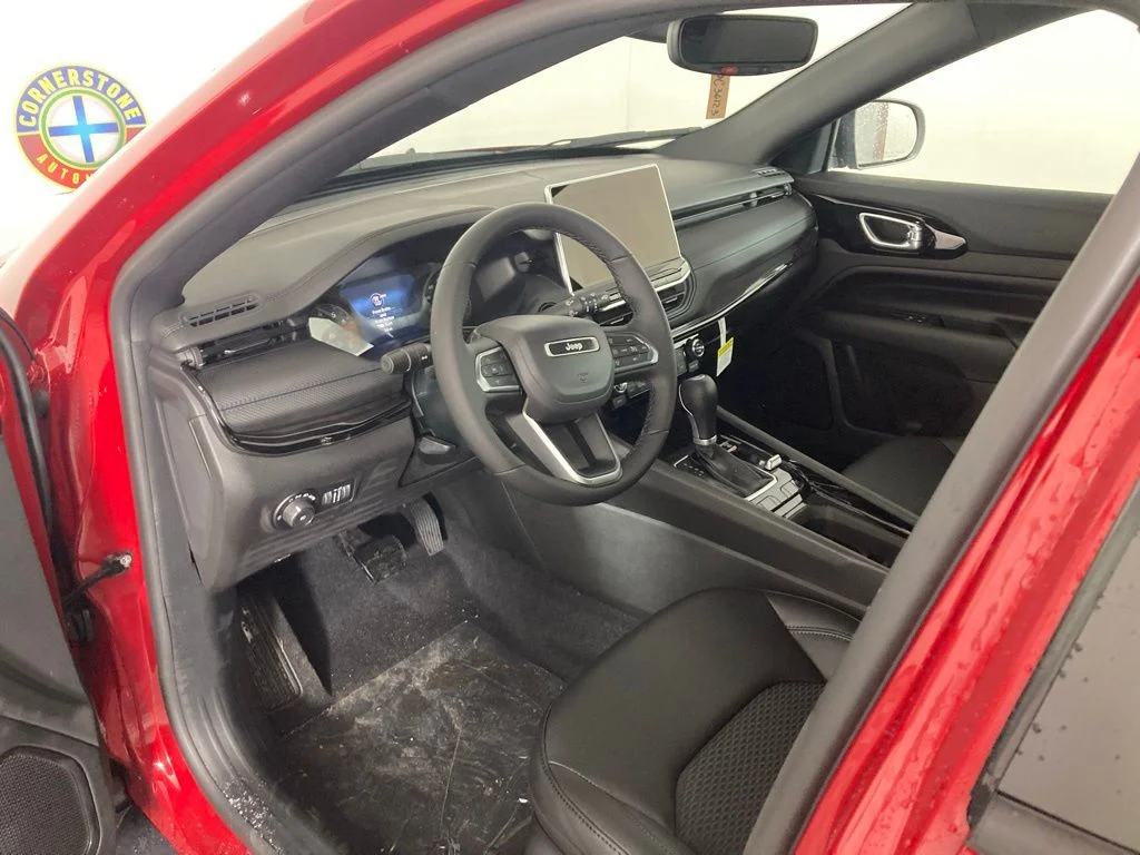 New 2026 Red Hot Pearlcoat Jeep Latitude image 13