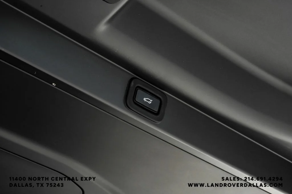 Used 2023 Grey Land Rover SE image 55