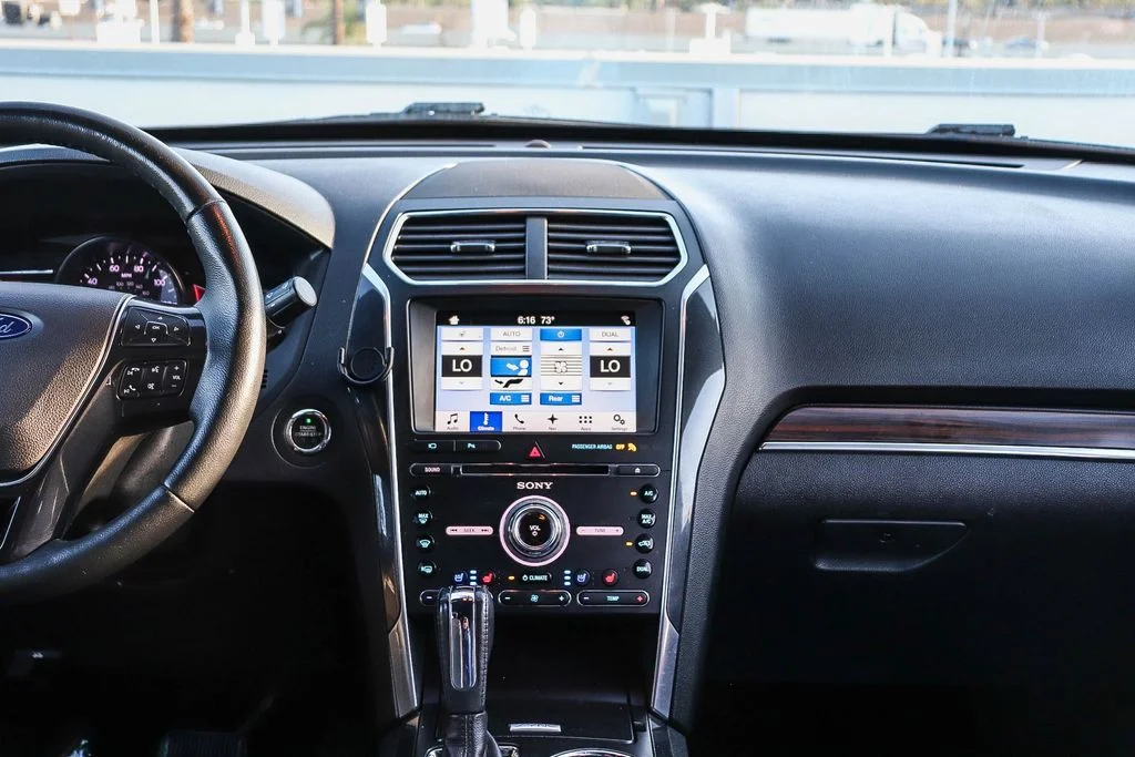 Used 2017 Gray Ford Limited image 15