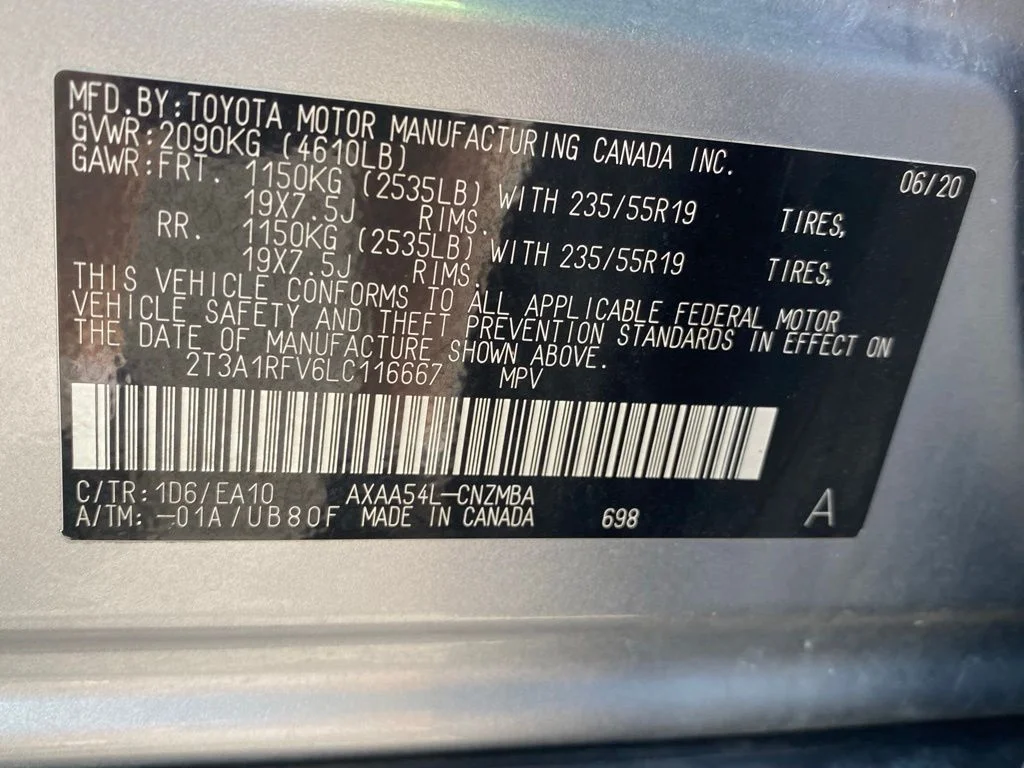 Used 2020 Silver Toyota XLE Premium image 22