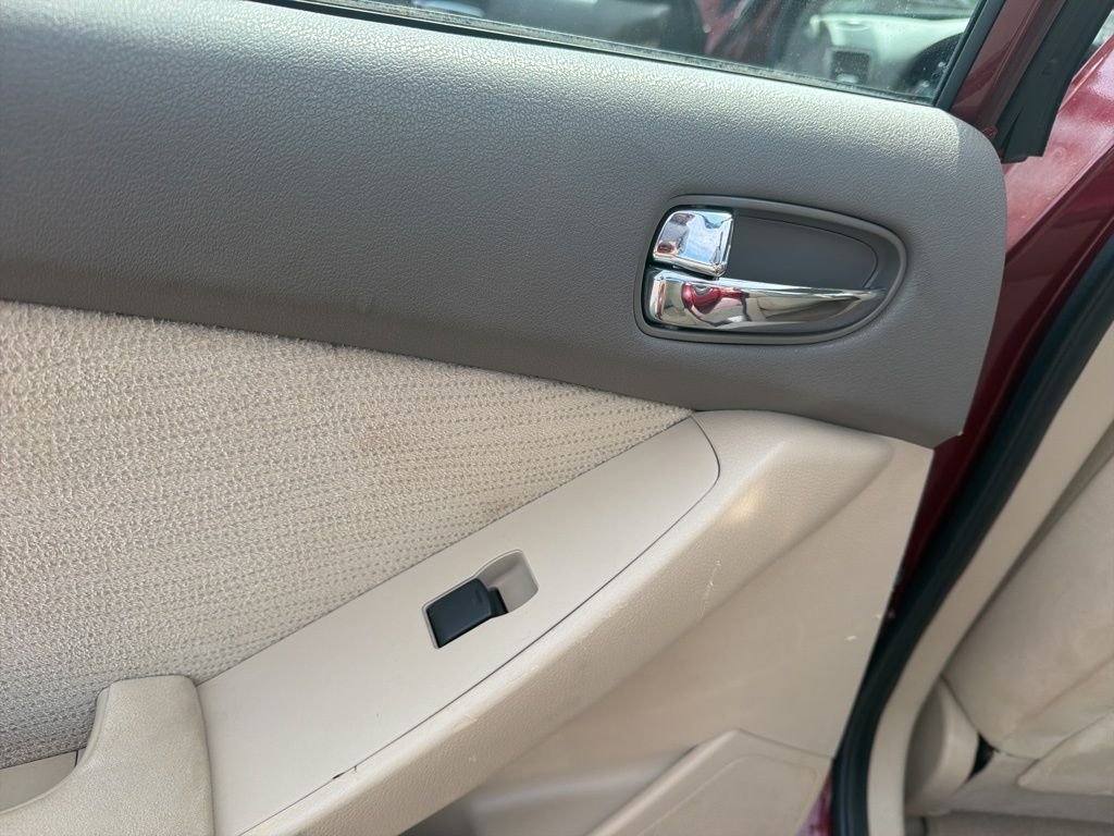 Used 2011 Red Nissan 2.5 S image 20