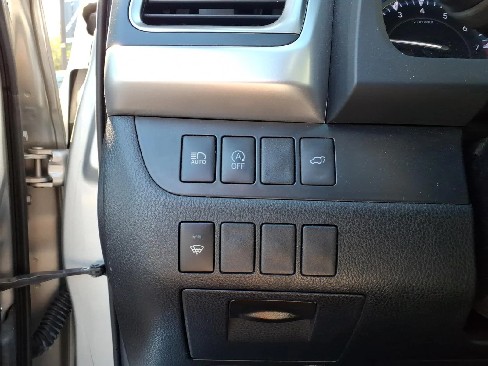 Used 2019 Celestial Silver Metallic Toyota XLE image 17