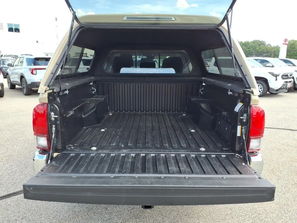 Used 2020 Beige Toyota SR5 image 5