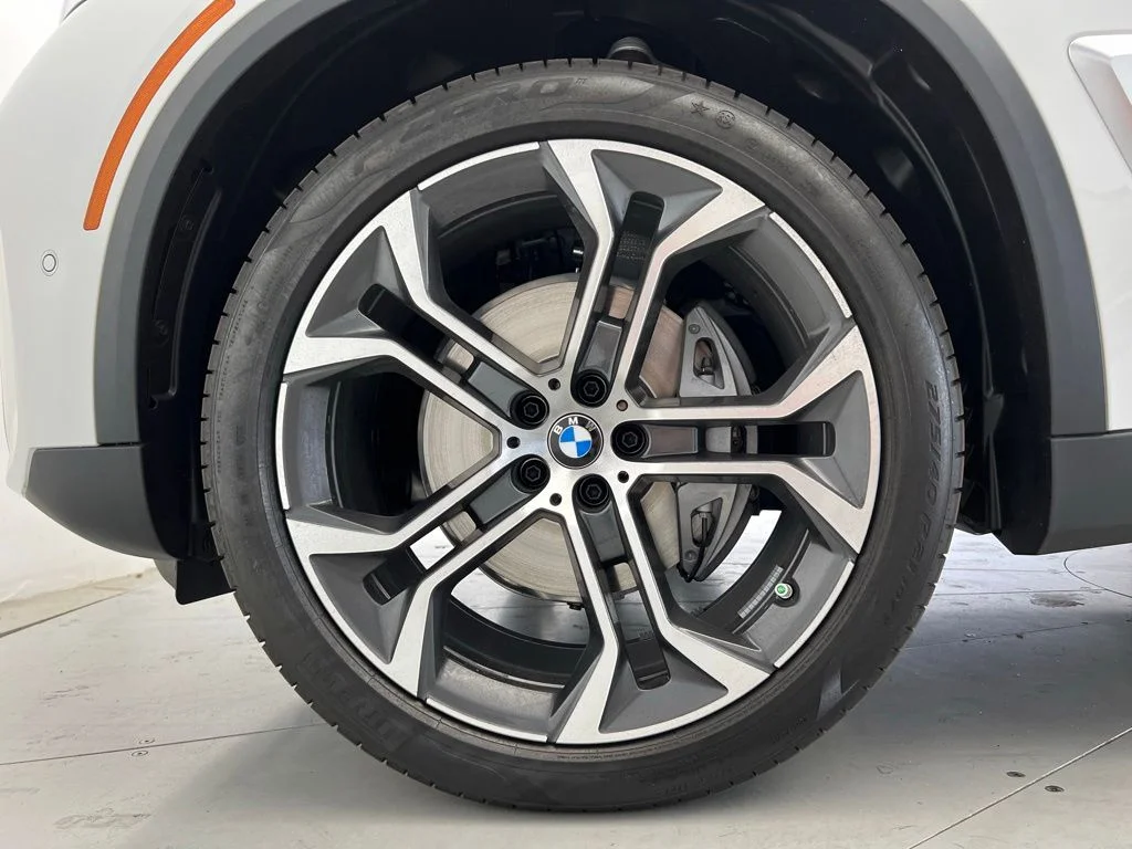 New 2026 Mineral White Metallic BMW xDrive40i image 23