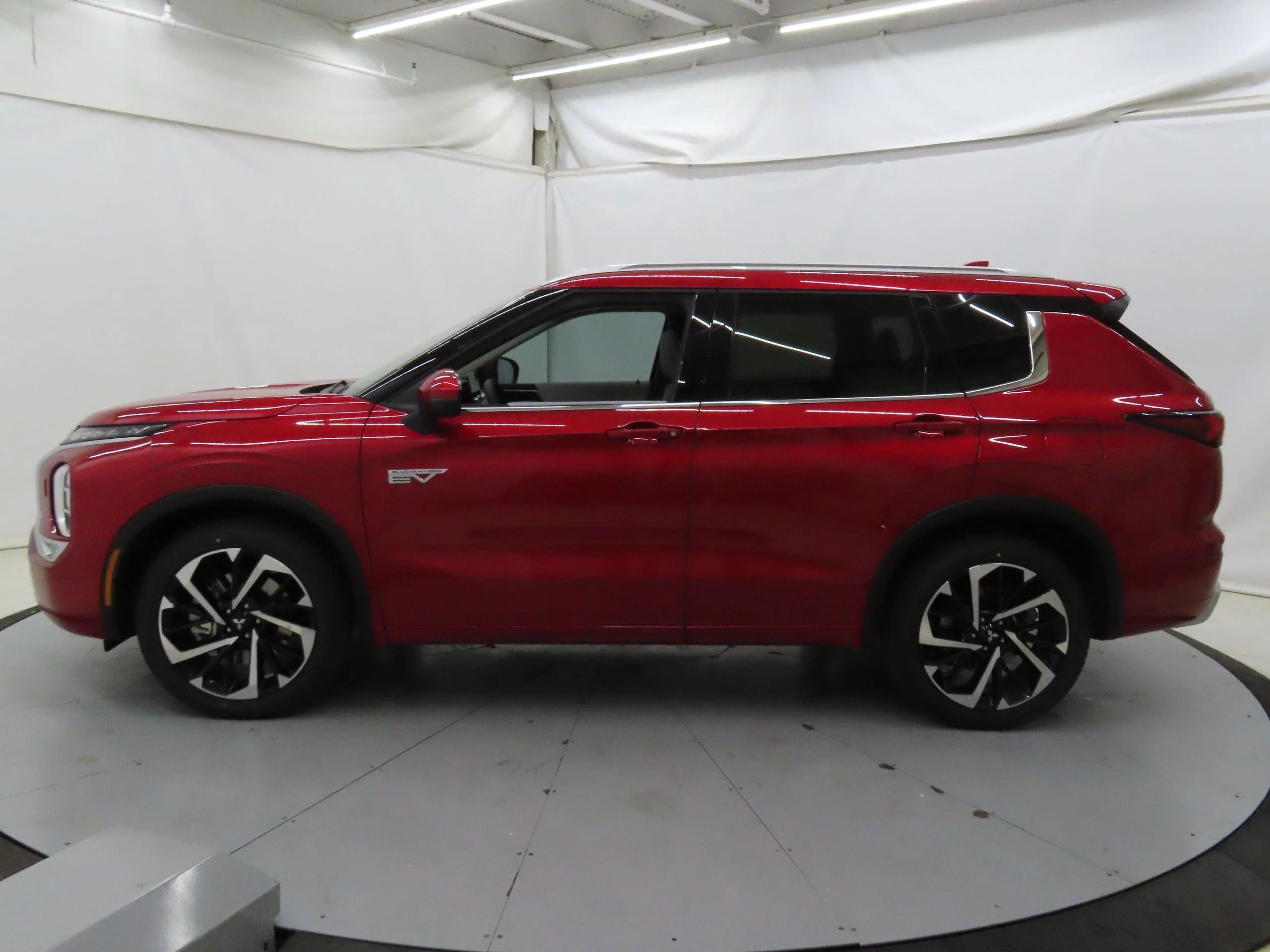 2025 Mitsubishi Outlander Plug-in Hybrid SEL - Photo 6