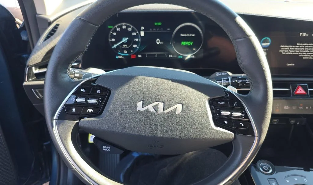 Used 2023 Blue Kia Wind image 6