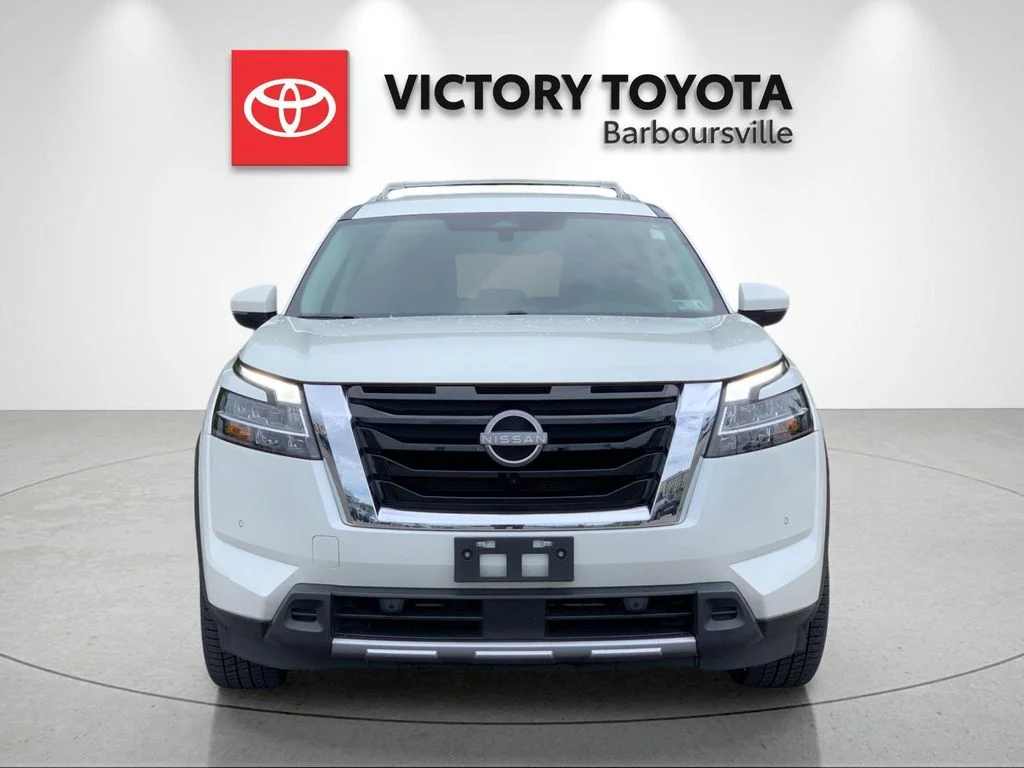 Used 2023 White Nissan SL image 8