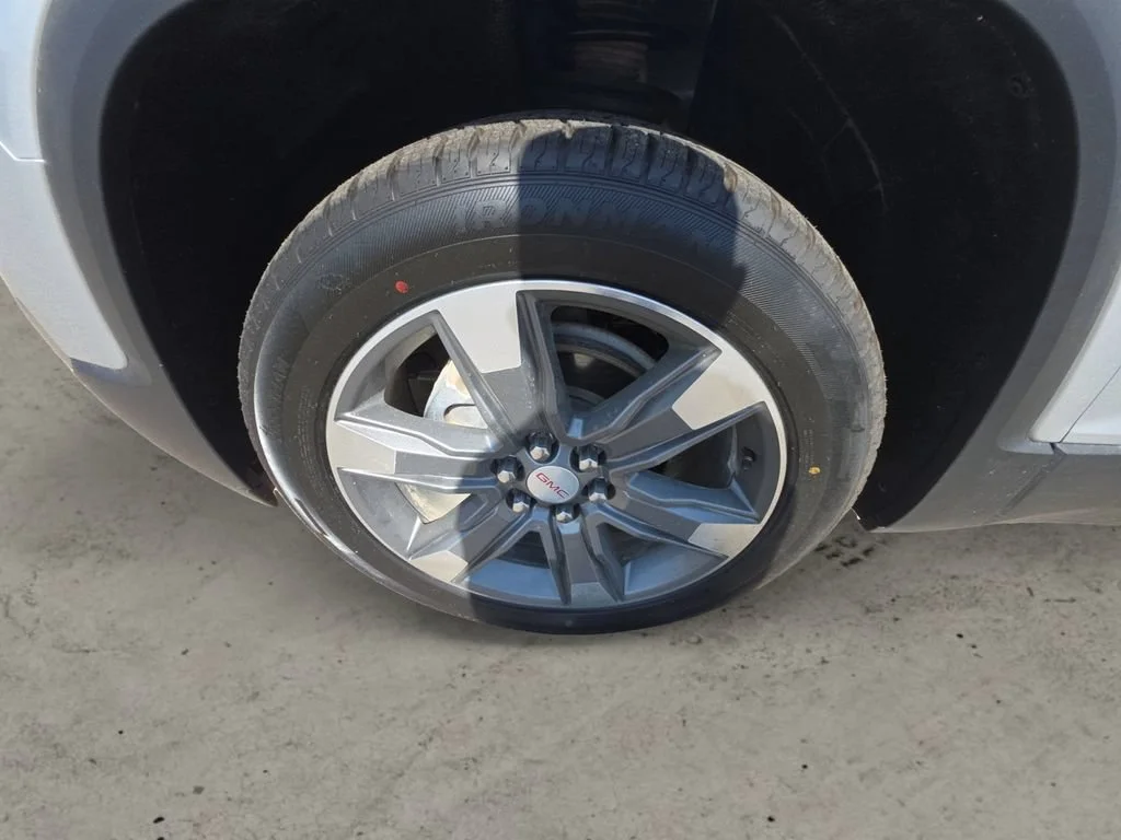 Used 2017 QUICKSILVER METALLIC GMC SLT image 9