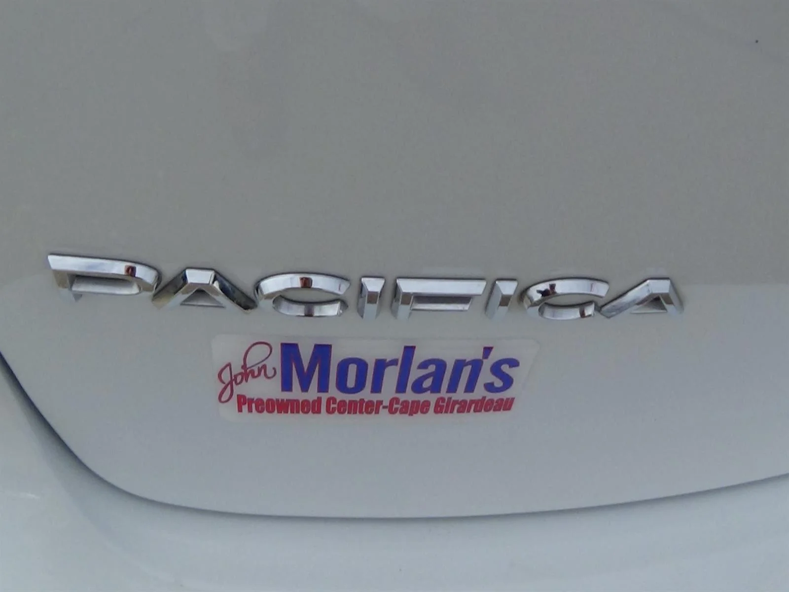 Used 2025 Bright White Clear Coat Chrysler Select image 10