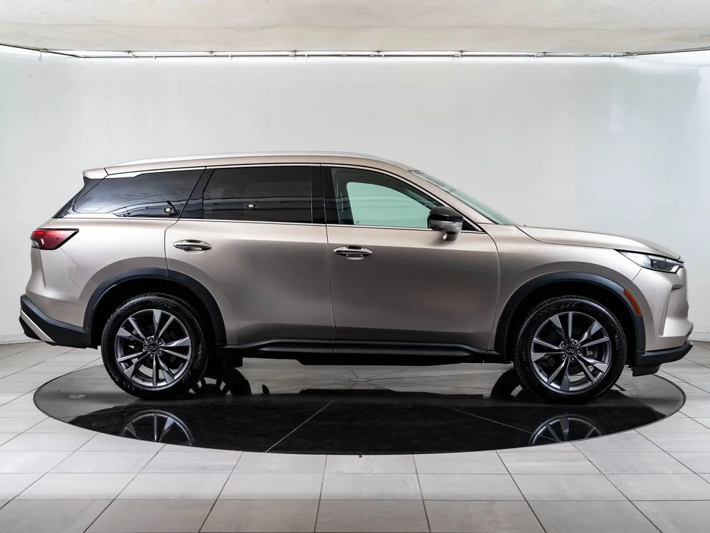 Used 2023 Warm Titanium INFINITI LUXE image 11