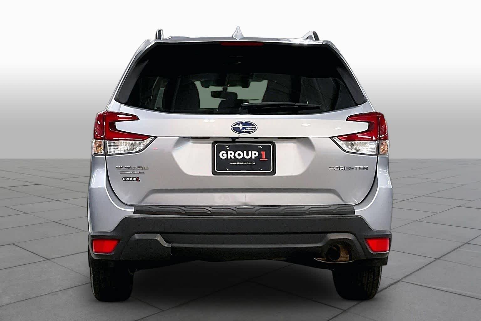 Used 2019 Ice Silver Metallic Subaru Premium image 5