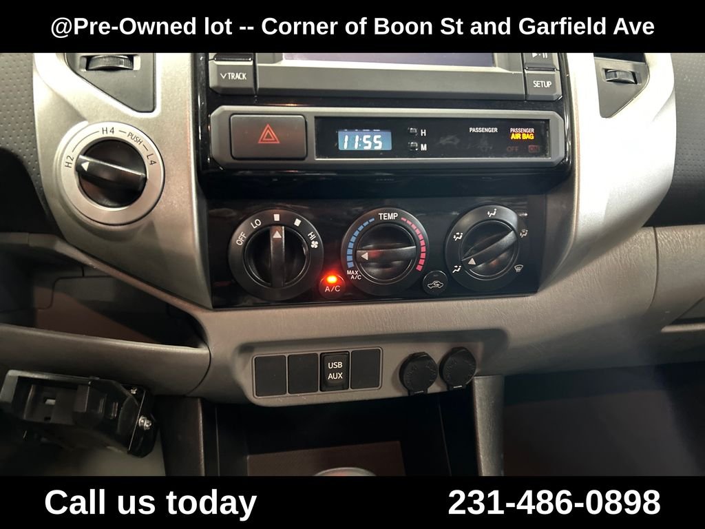 Used 2013 Green Toyota Base image 19