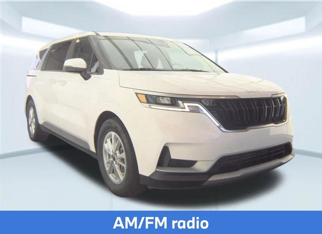 Used 2024 White Kia LX image 5