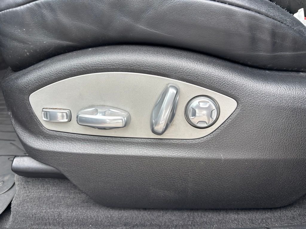 Used 2017 White Porsche Base image 24