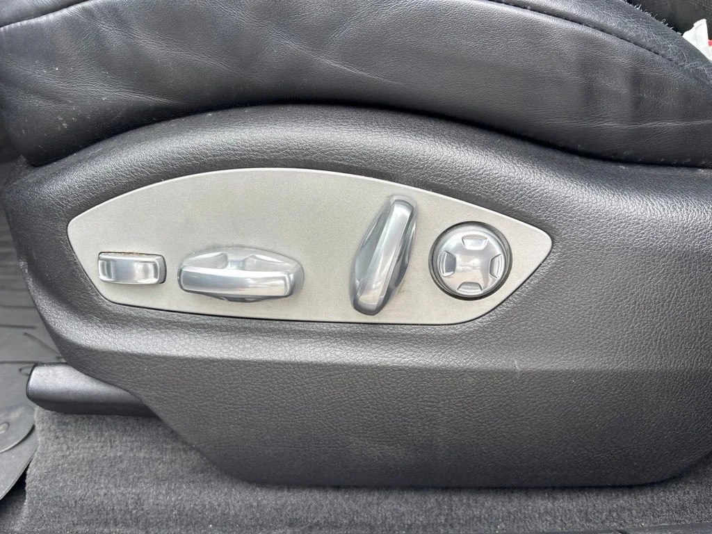 Used 2017 White Porsche Base image 24