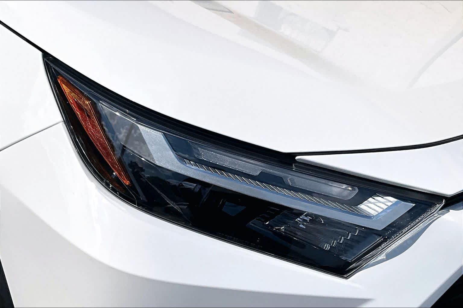 Used 2024 Ice Cap Toyota LE image 28