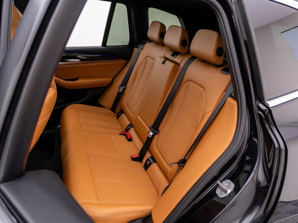 Used 2022 Black Sapphire Metallic BMW xDrive30i image 19