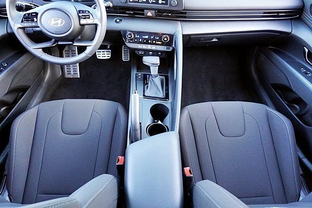 Used 2026 White Hyundai SEL Sport image 17