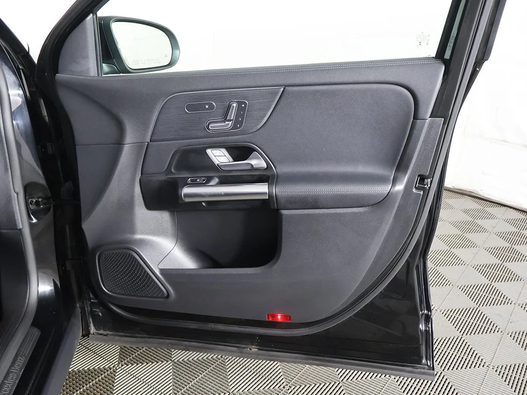 Used 2023 Black Mercedes-Benz GLA 250 image 22