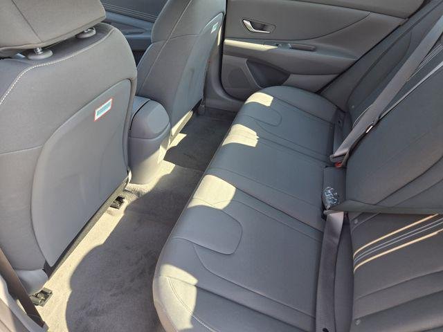 2025 Hyundai Elantra Blue - Photo 30