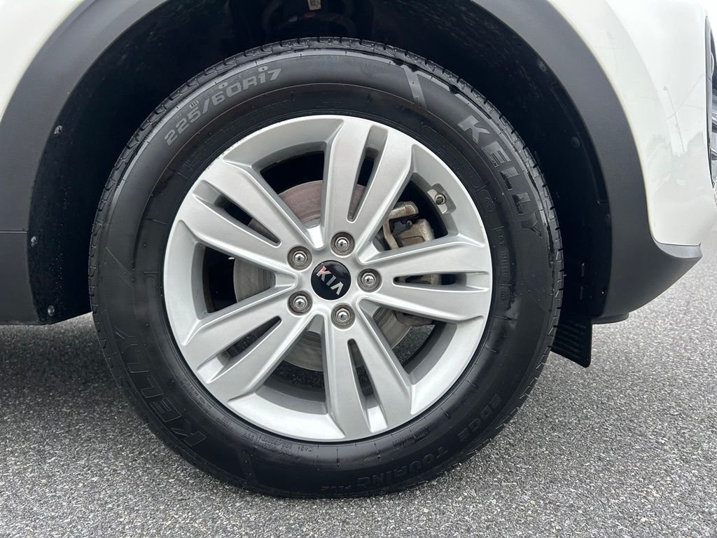 Used 2018 White Kia LX image 13