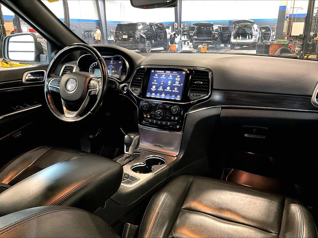 Used 2020 Silver Jeep Limited image 14