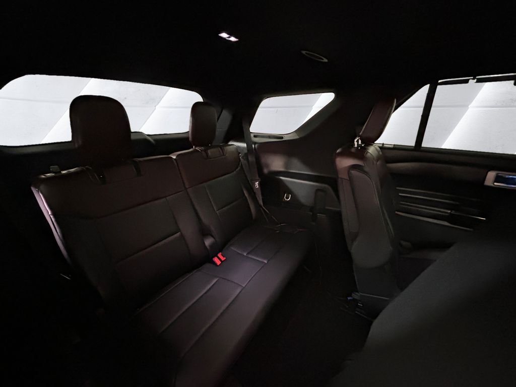 Used 2023 White Ford Platinum image 16