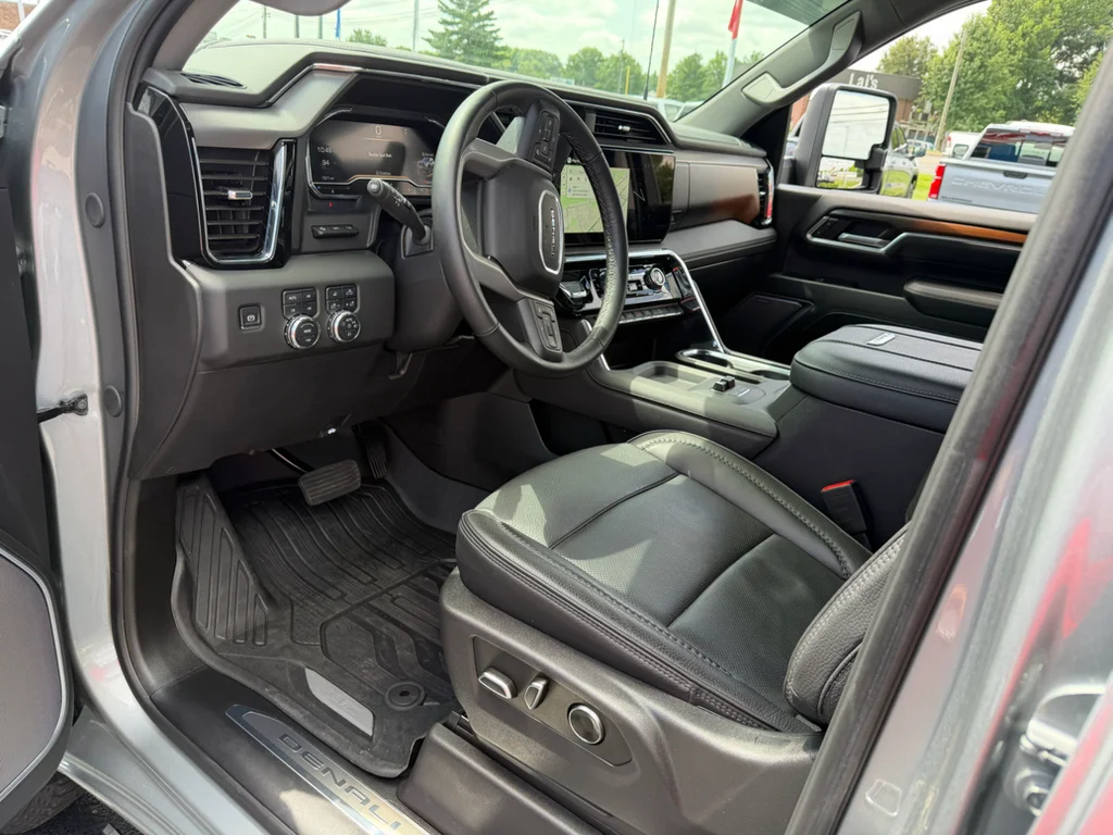 Used 2025 Sterling Metallic GMC Denali image 2