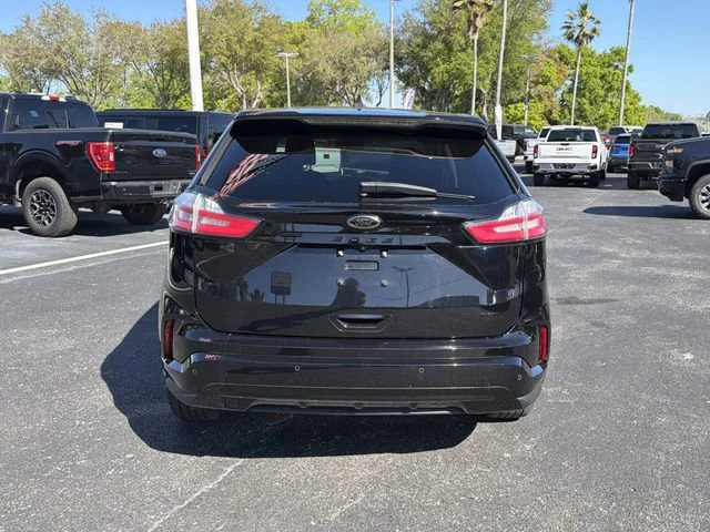 Used 2022 Black Ford SE image 6