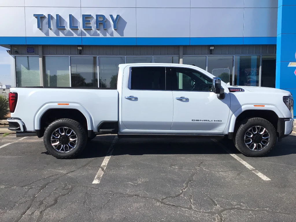 2026 GMC Sierra 4WD Crew Cab Standard Box Denali's photo