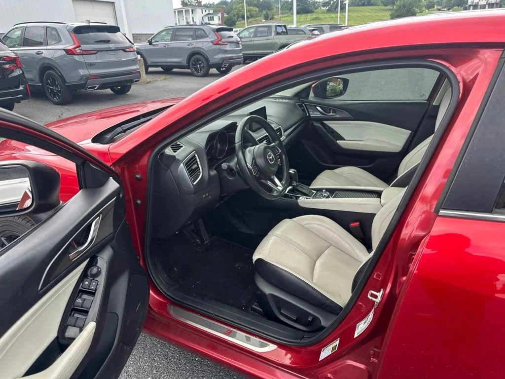 Used 2018 Red Metallic Mazda Grand Touring image 12