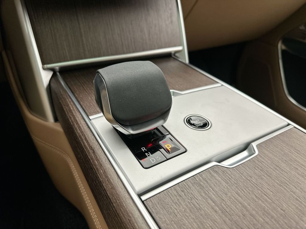 New 2026 Belgravia Green Land Rover SE image 12