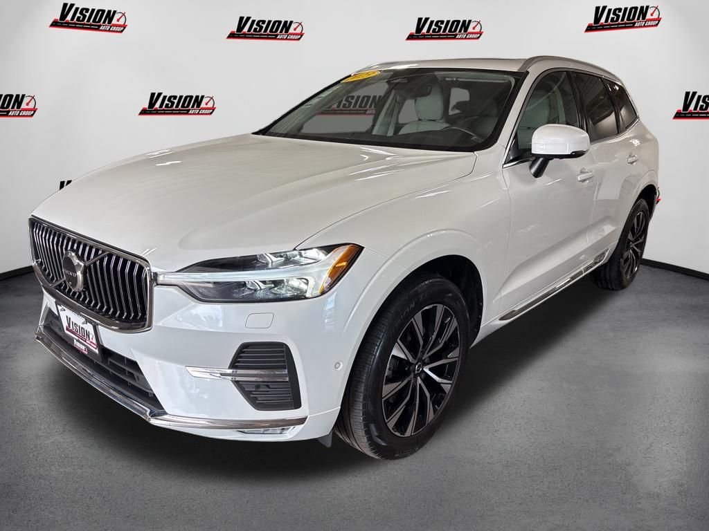 2023 Volvo XC60 B5 Plus Bright Theme AWD's photo
