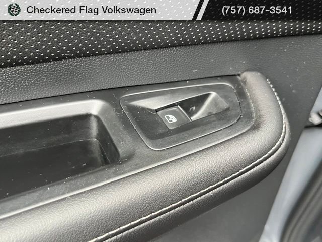 Used 2025 Pure Gray Volkswagen 2.0T SEL image 25