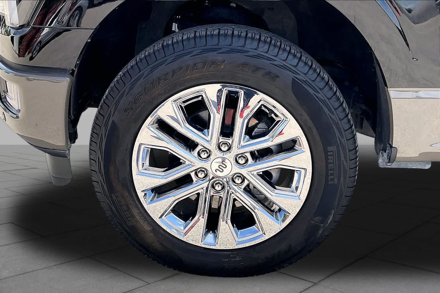 Used 2025 Agate Black/Marsh Gray Ford King Ranch image 11