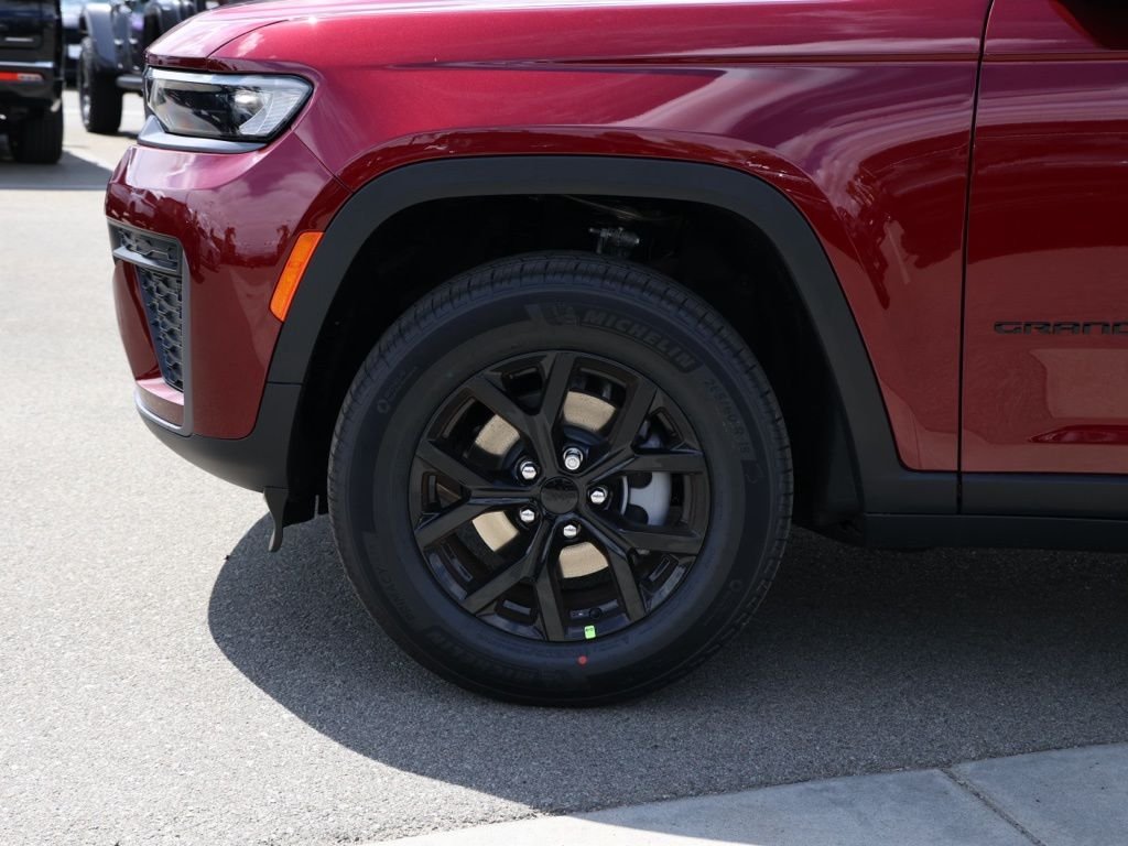 New 2026 Velvet Red Pearl-Coat Exterior Paint Jeep Laredo Altitude image 10