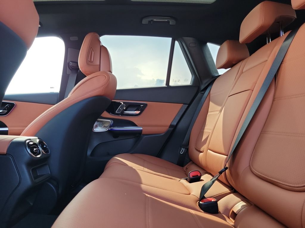 New 2027 Polar White Mercedes-Benz GLC 300 image 10