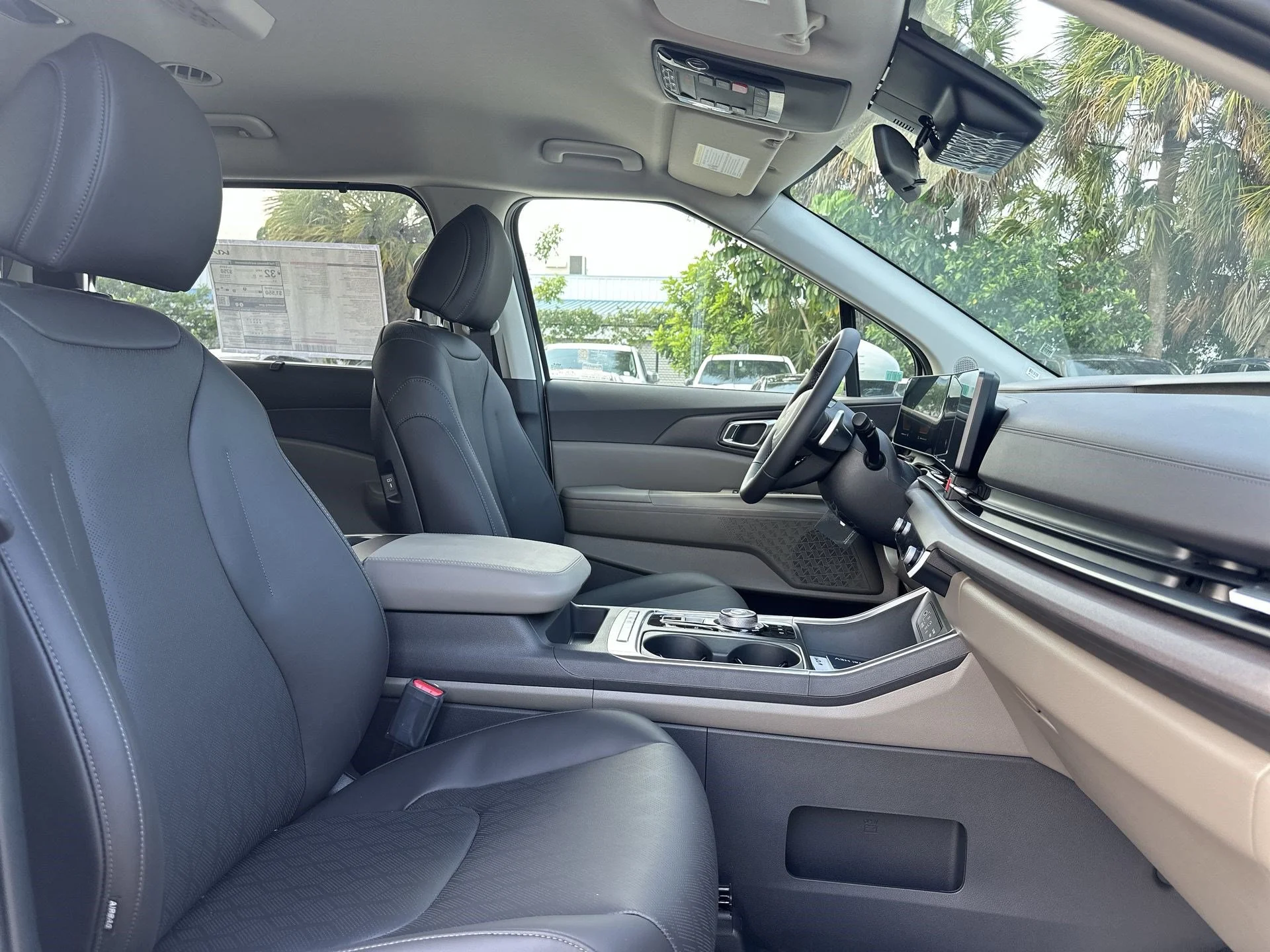 New 2026 Snow White Pearl Kia EX image 24