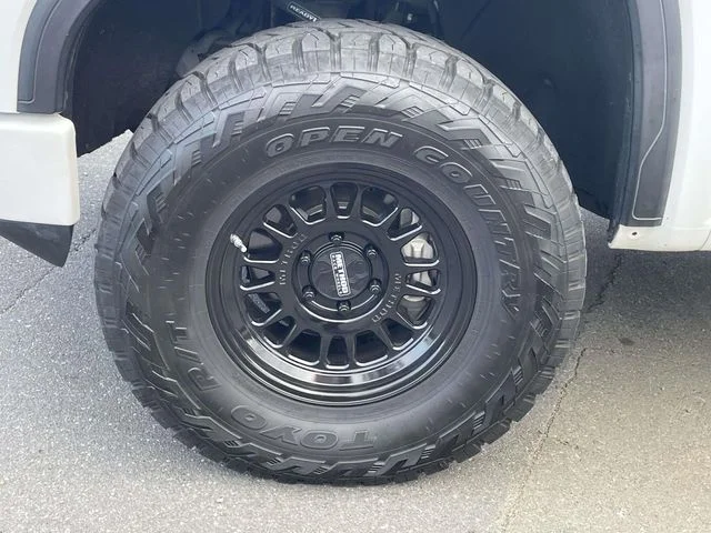 Used 2020 Summit White GMC AT4 image 9