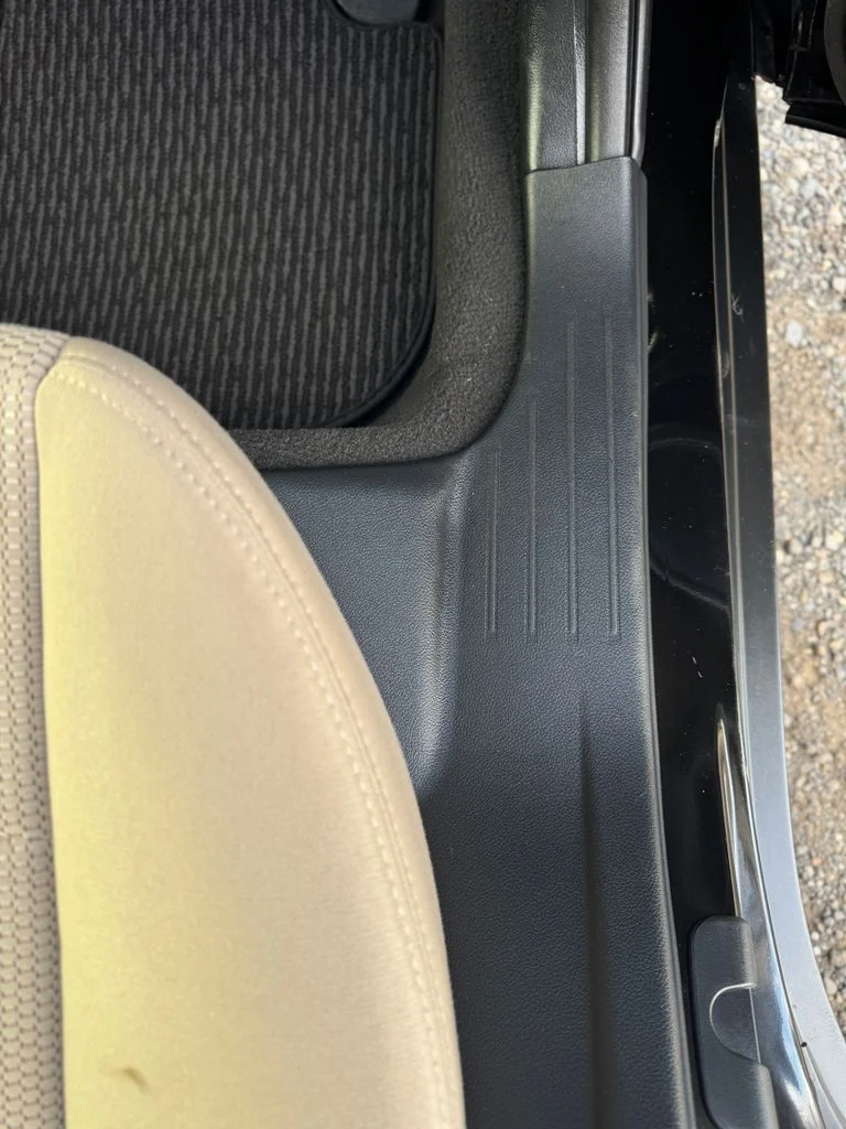 Used 2018 Black Subaru 2.5i Premium image 36