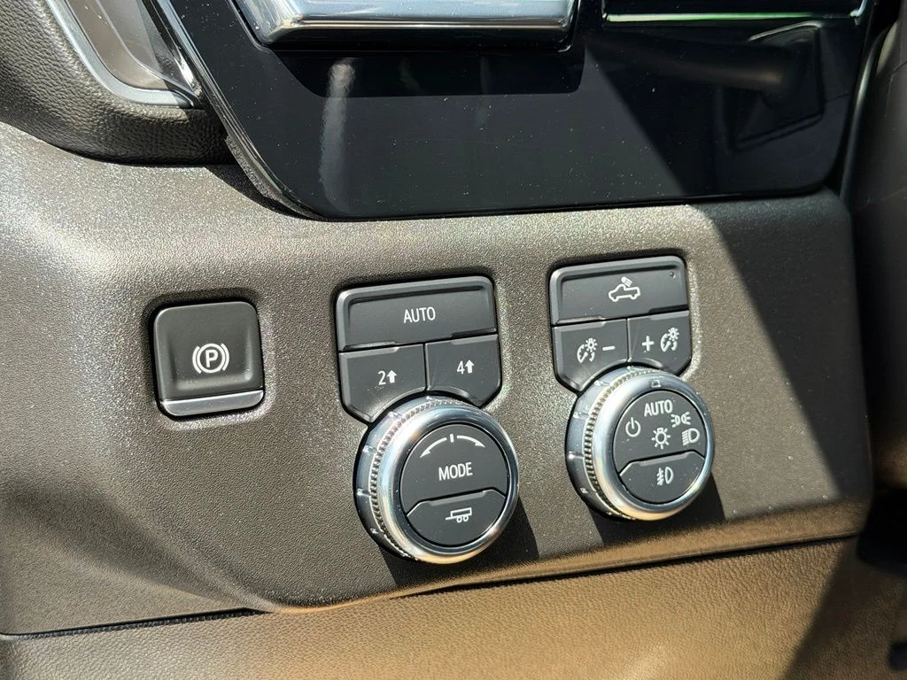 Used 2025 Gray GMC Elevation image 23