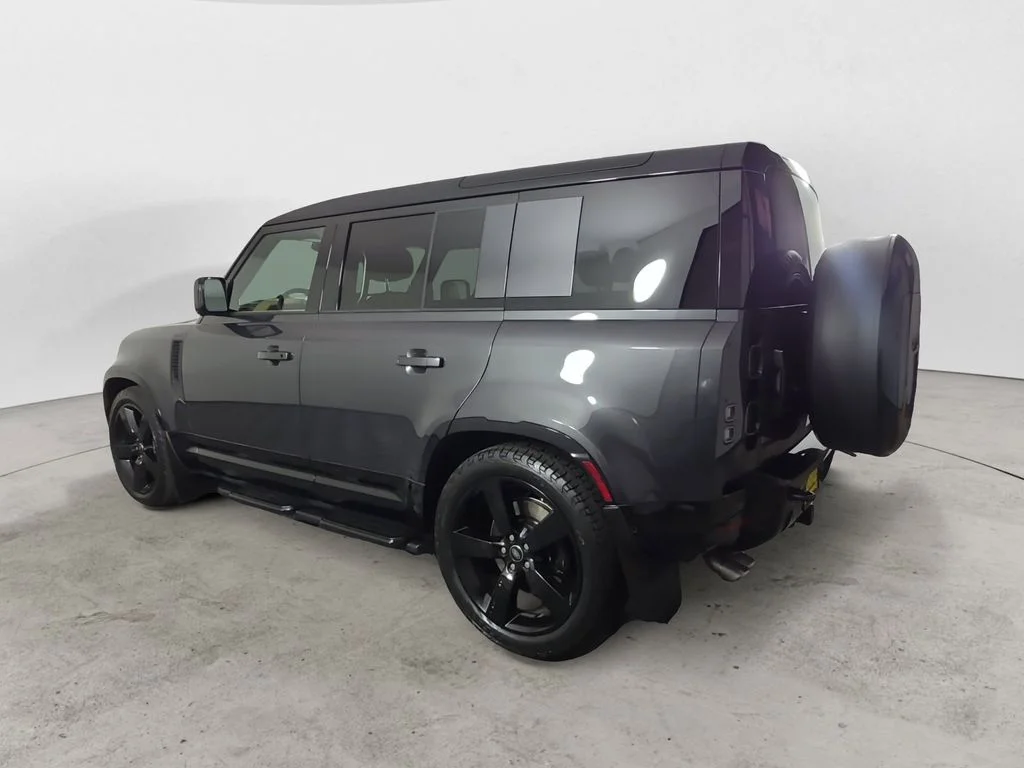 Used 2025 Gray Land Rover V8 image 3