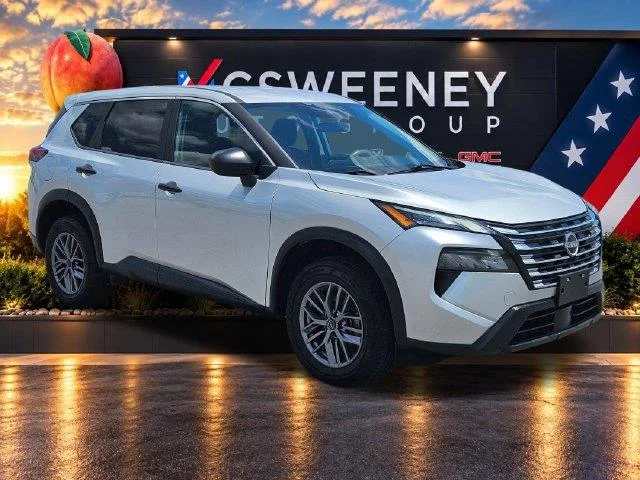 Used 2024 Silver Nissan S image 7