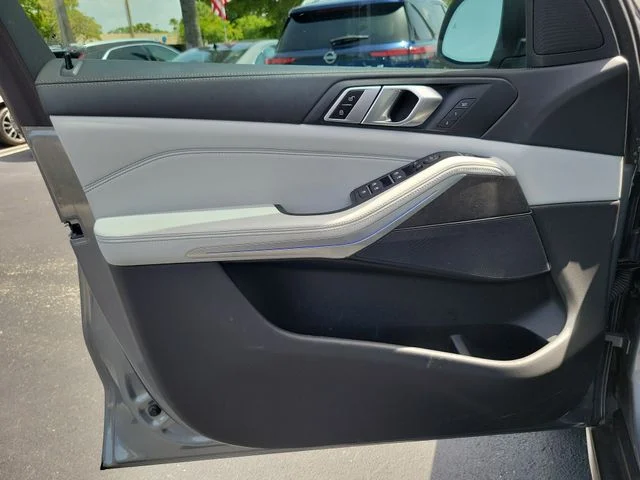 Used 2024 Gray BMW sDrive40i image 14