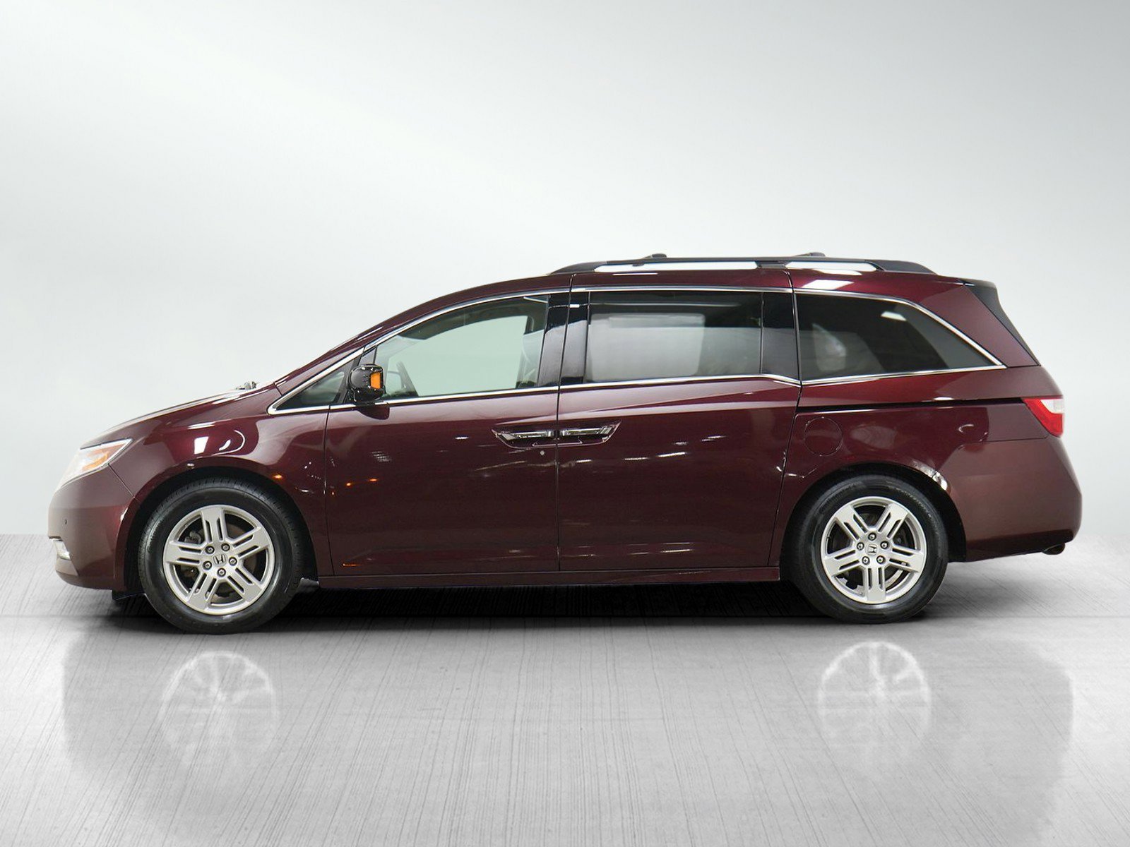 Used 2013 Honda Odyssey Touring with VIN 5FNRL5H9XDB039507 for sale in Burnsville, Minnesota