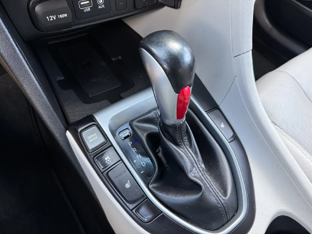 Used 2019 Chalk White w/Black Roof Hyundai Turbo Ultimate image 30