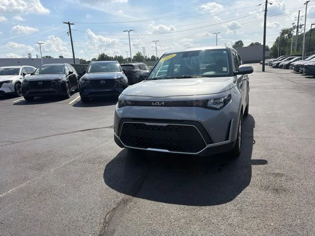 Used 2025  Kia LX image 21