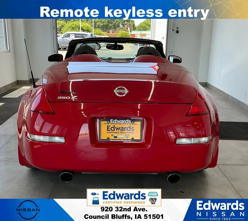 Used 2005 Red Nissan Grand Touring image 6