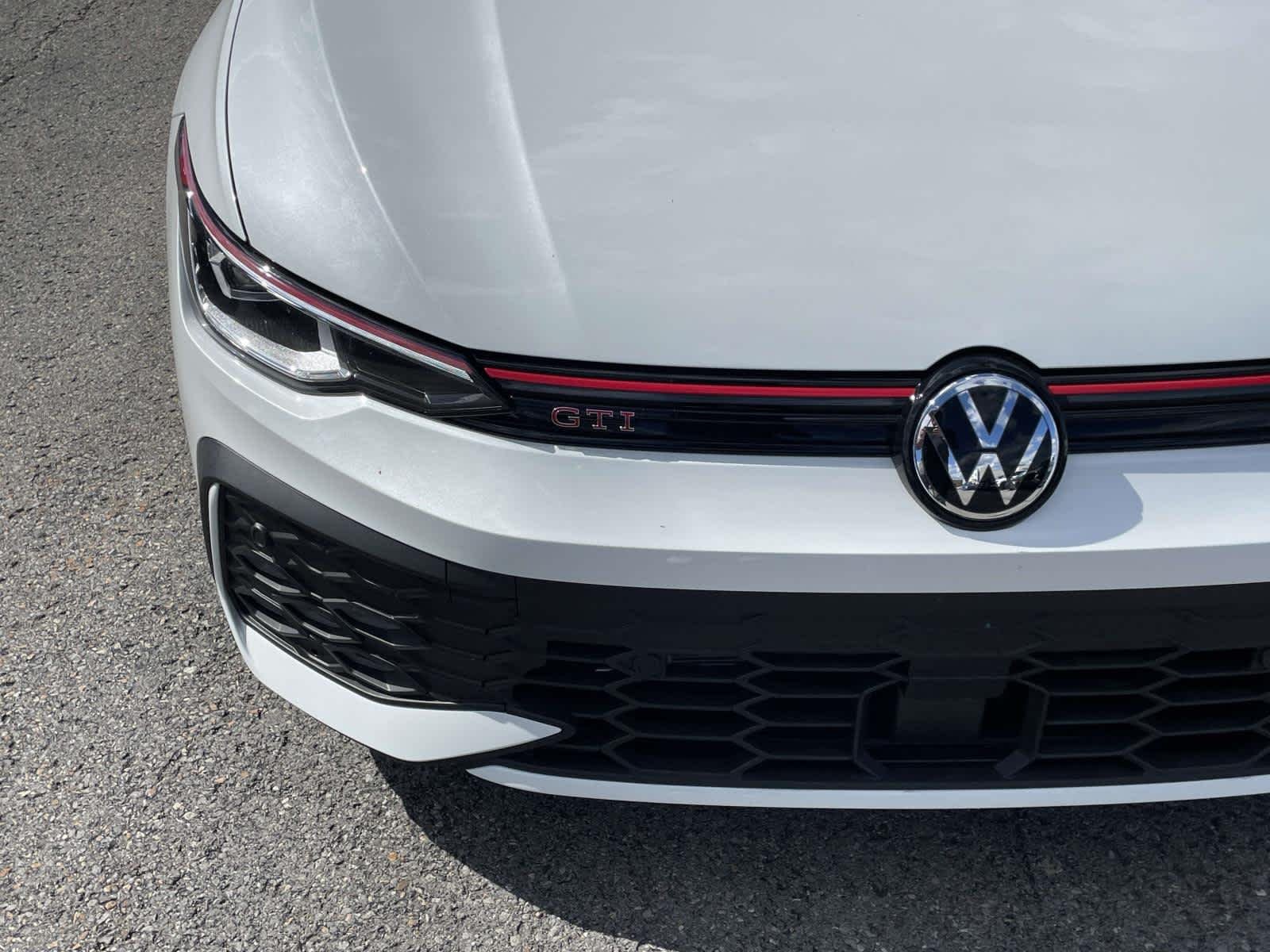New 2026 Opal White Pearl Volkswagen Autobahn image 9
